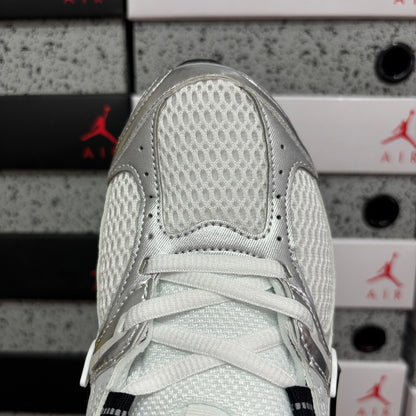 V5 RNR White / Black