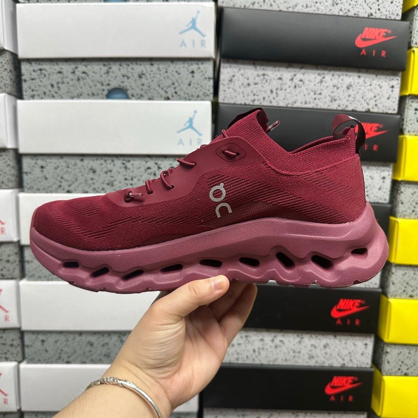 Cloudtilt Loewe Cherry