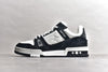 Trainer Black and White