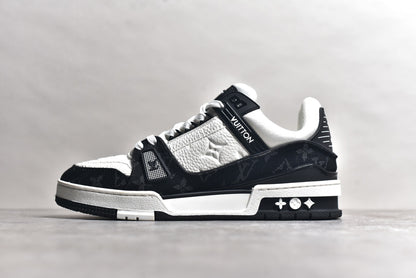 Trainer Black and White