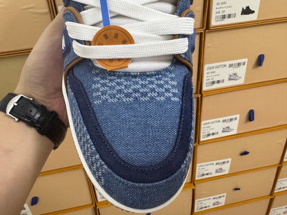 Trainer Blue