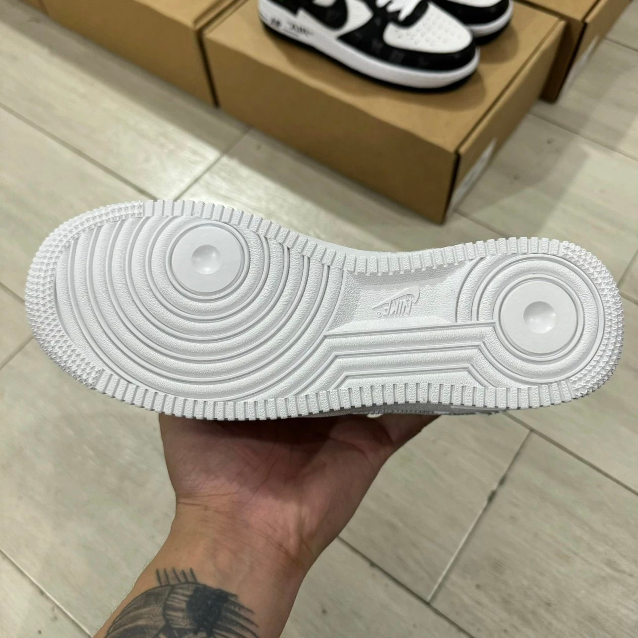 AF1 x LV White