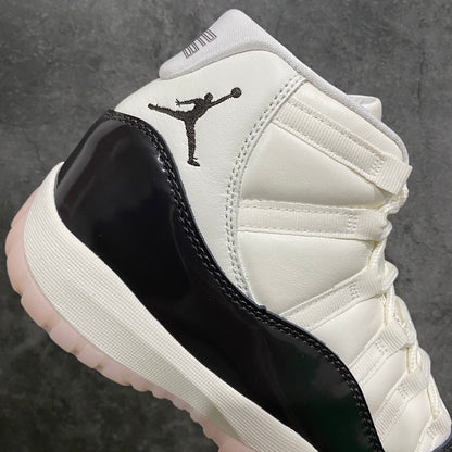 AJ11 Black and White