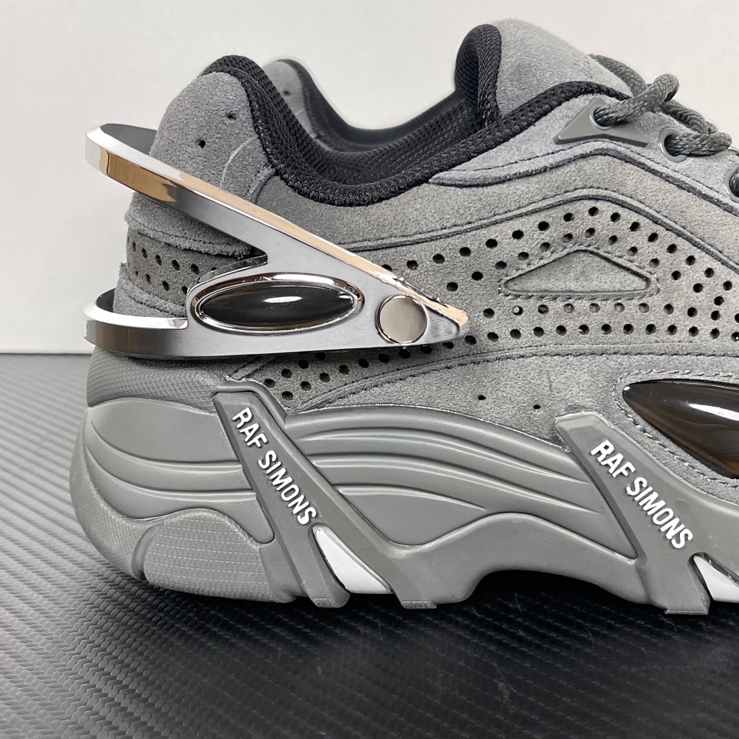 Cylon-21 Grey