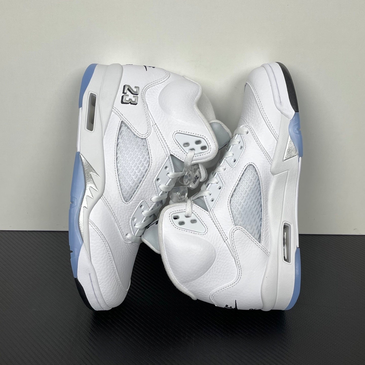 AJ5 White Metallic