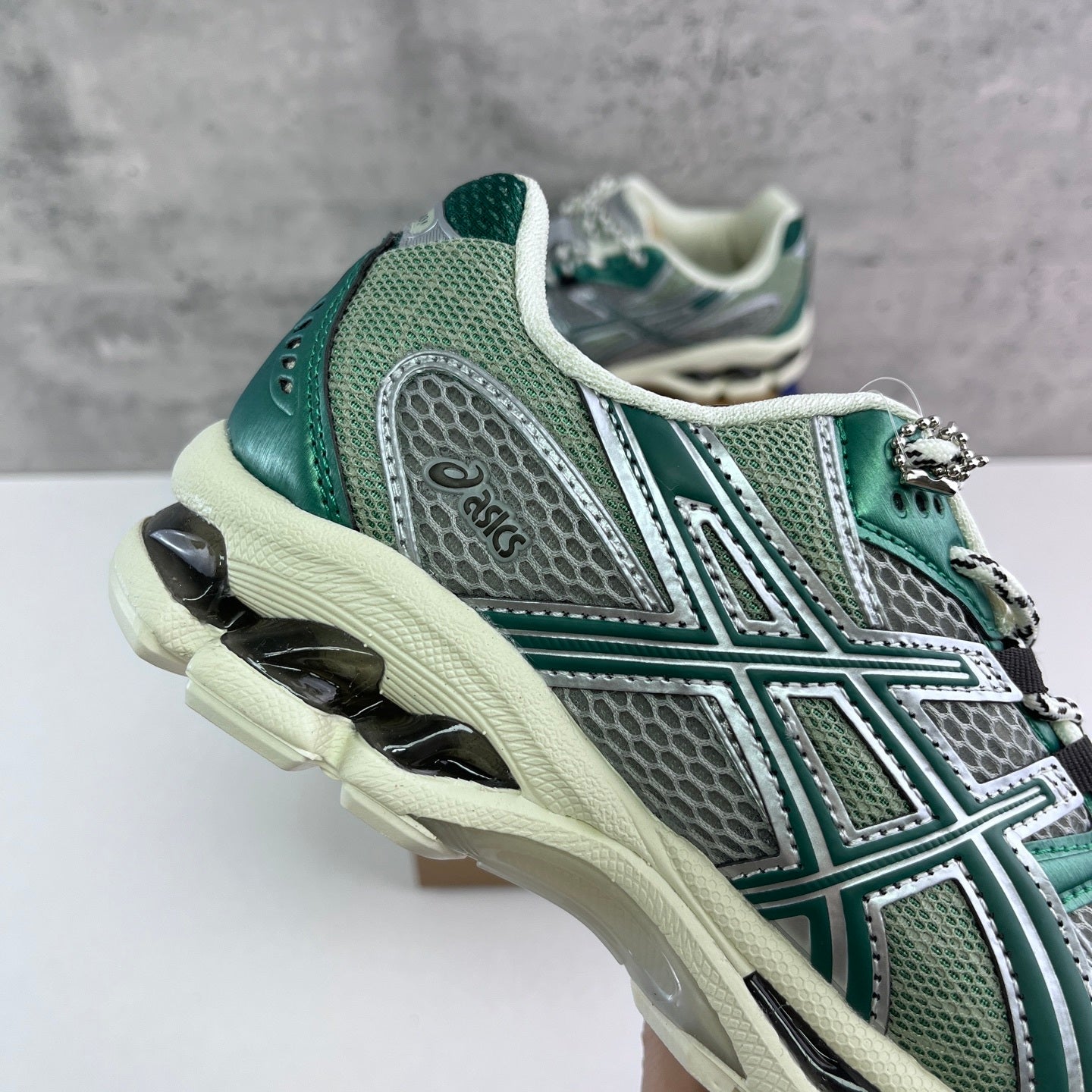 GEL-NIMBUS 10.1 Dark Silver Green Metallic