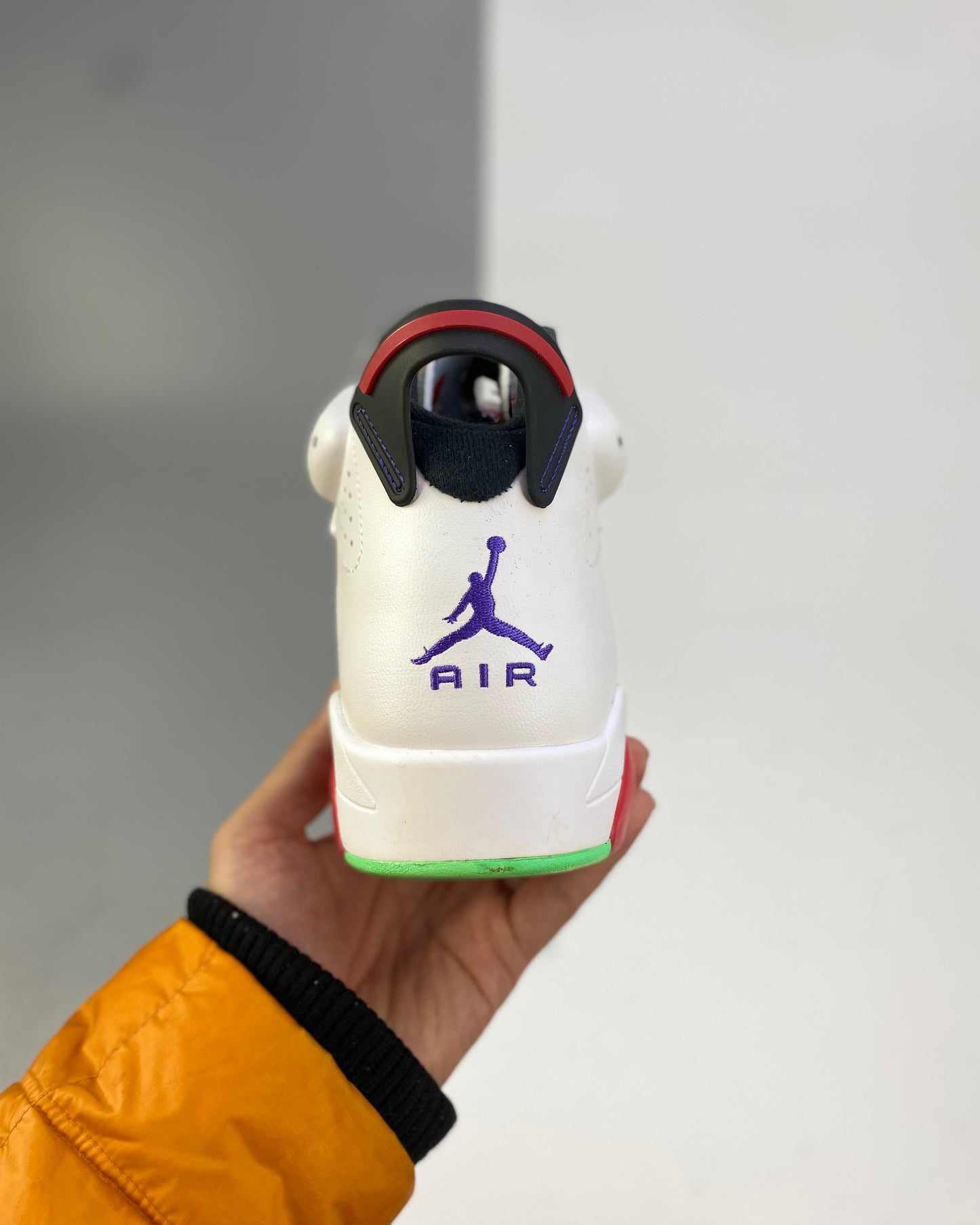 AJ6 Retro Hare