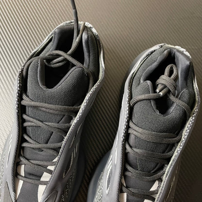 700 V3 Black
