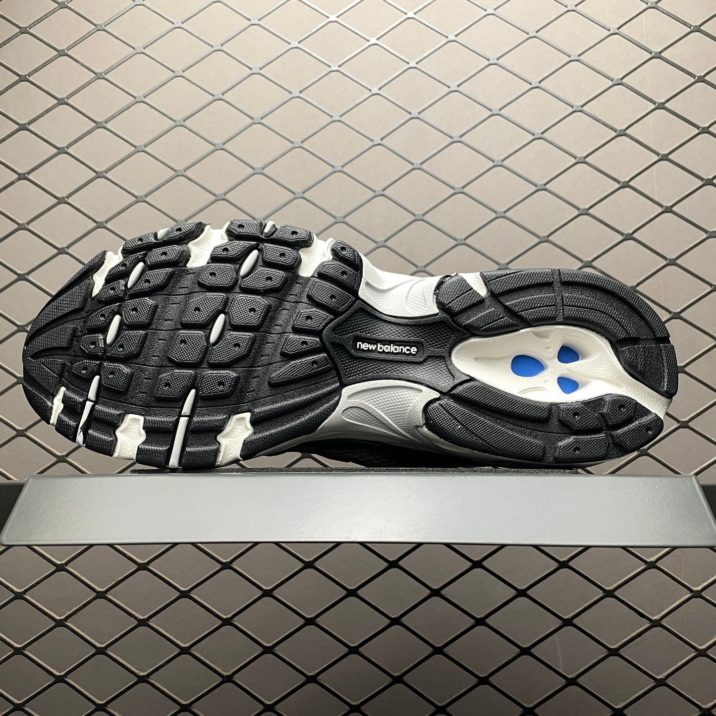 740 Silver / White / Black