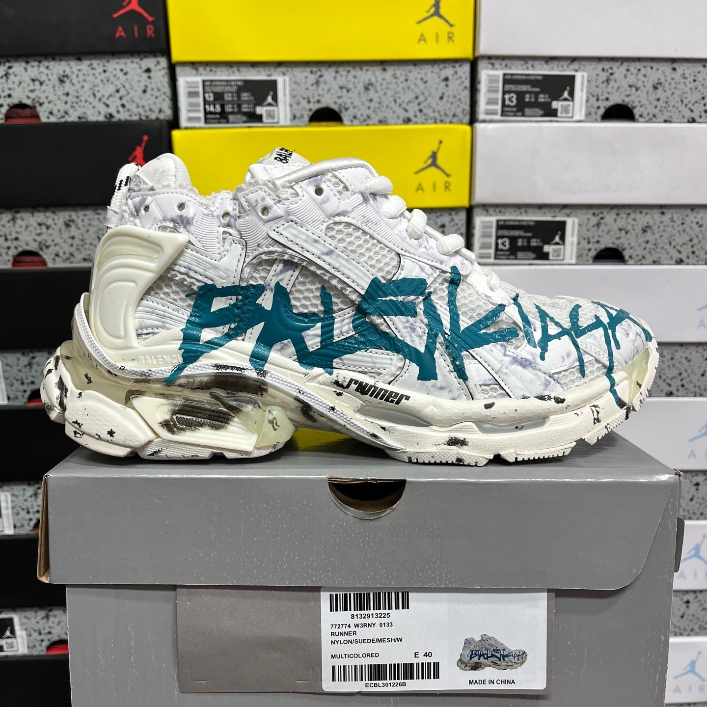 BLG Runner Graffiti White Blue