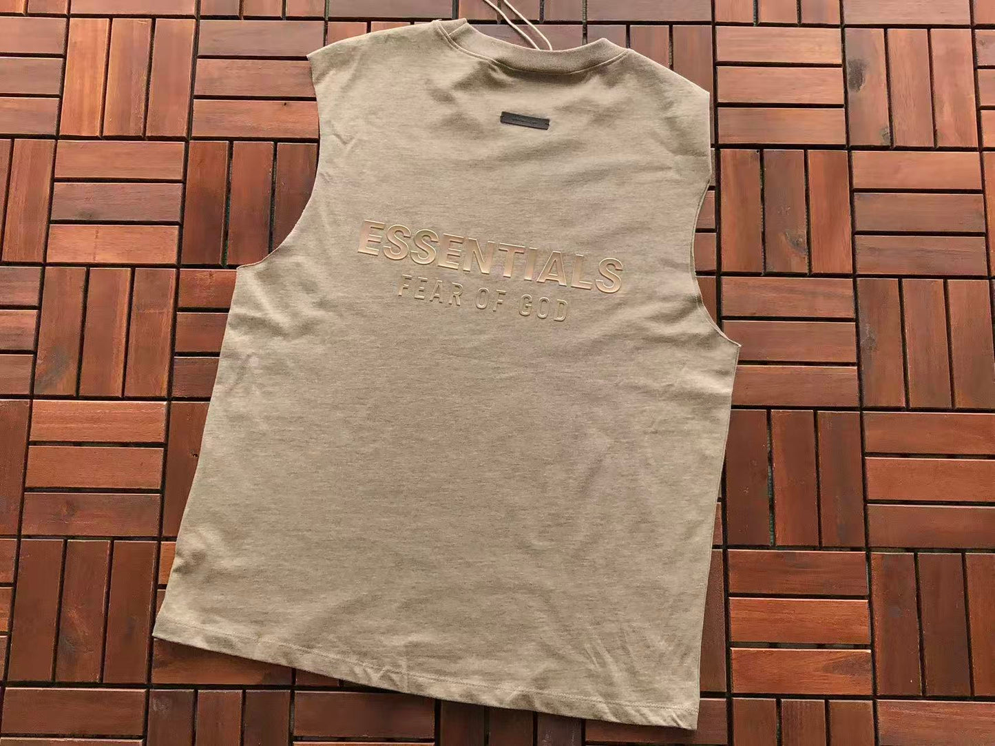 T-Shirts sem Mangas ESSENT