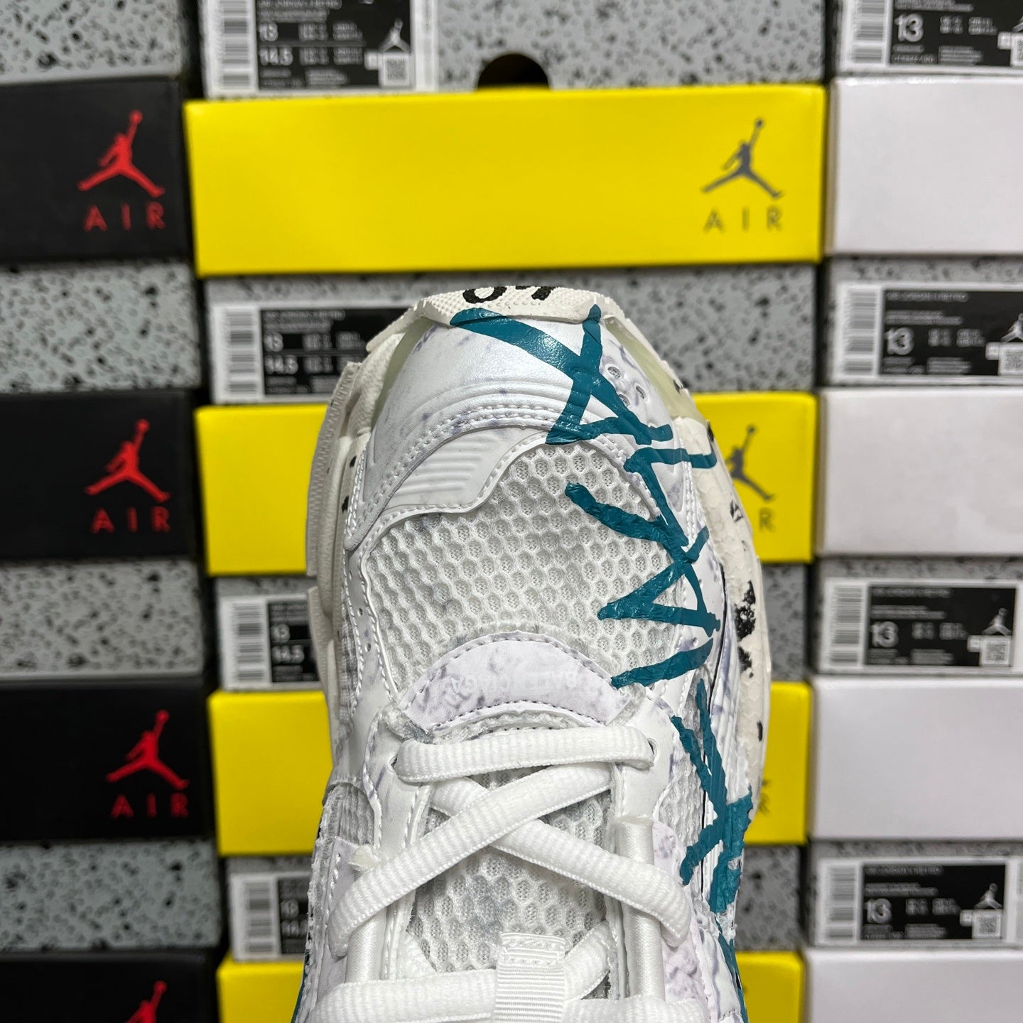 BLG Runner Graffiti White Blue