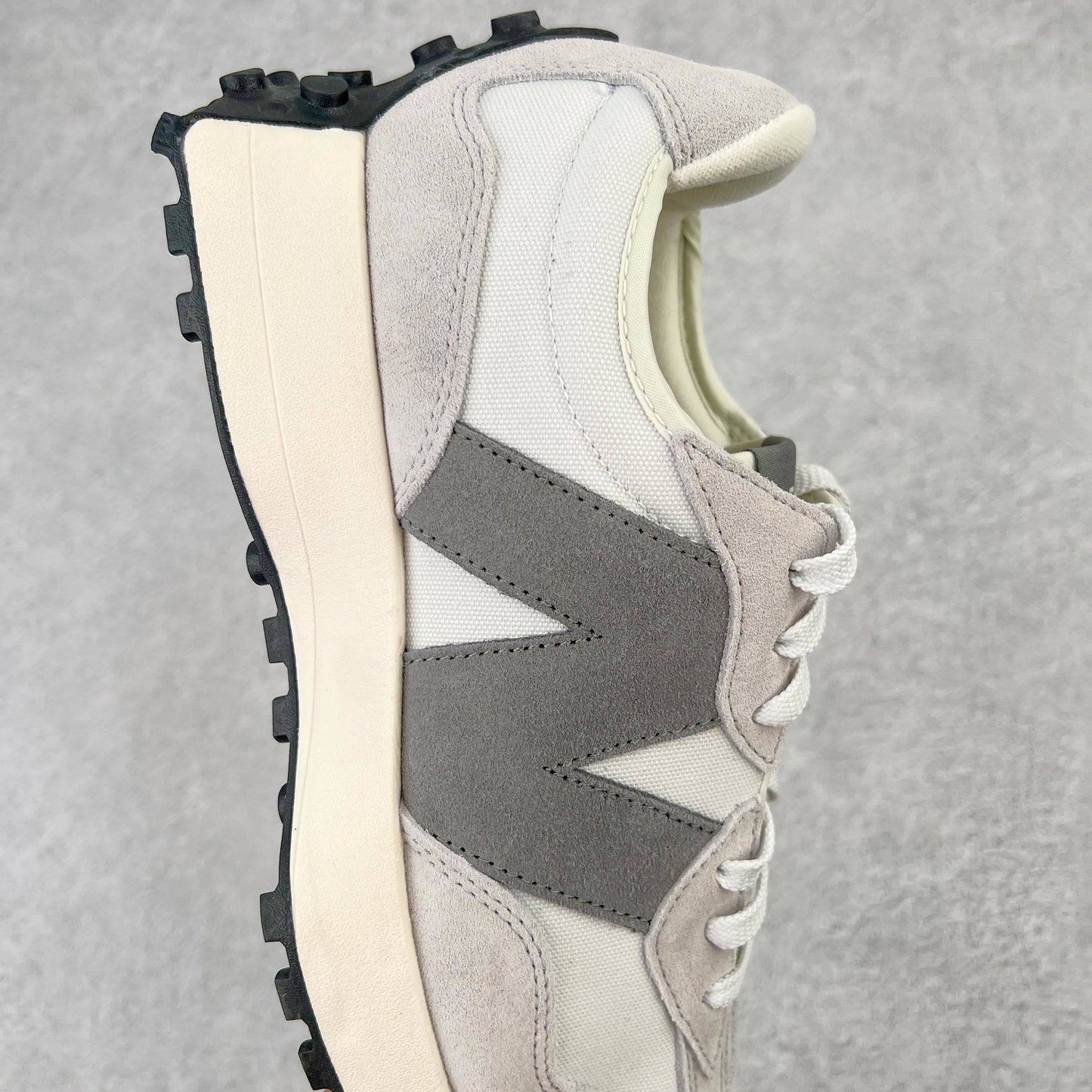 327 Nimbus Cloud/Grey/White