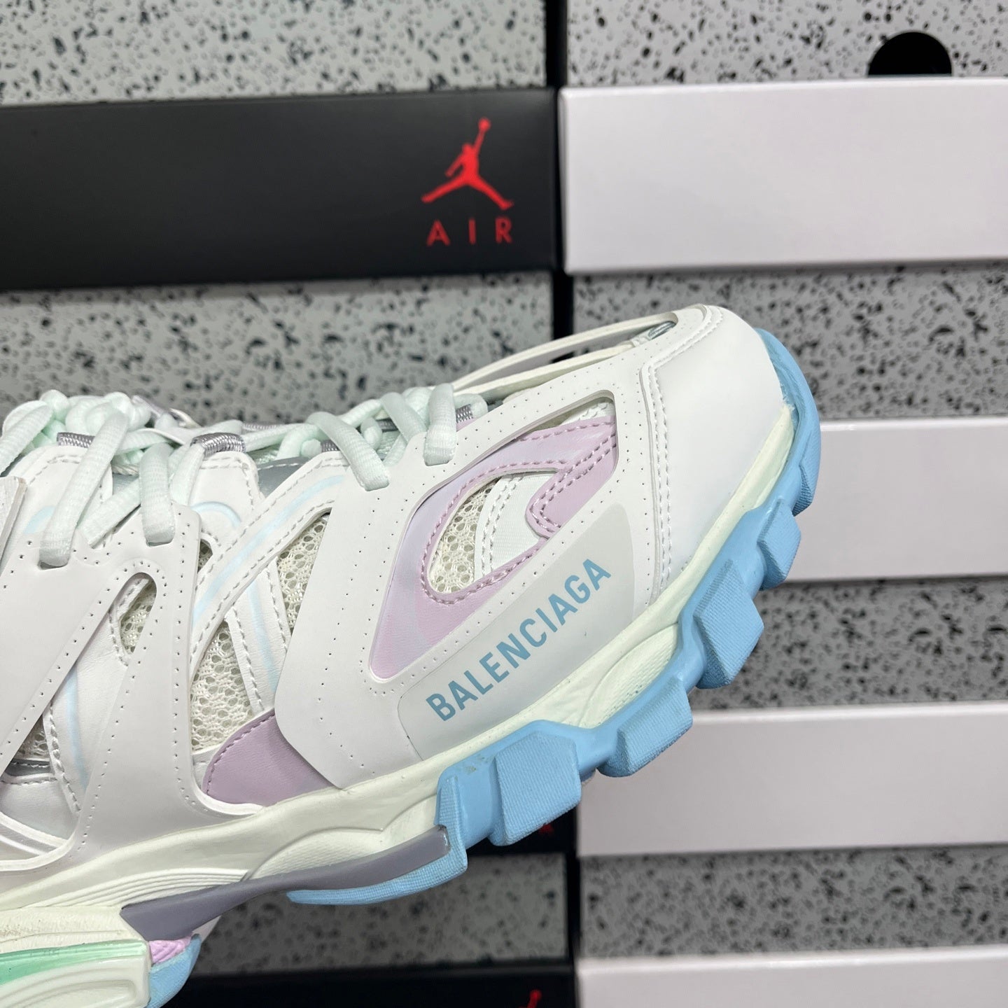 BLG Track Pastel