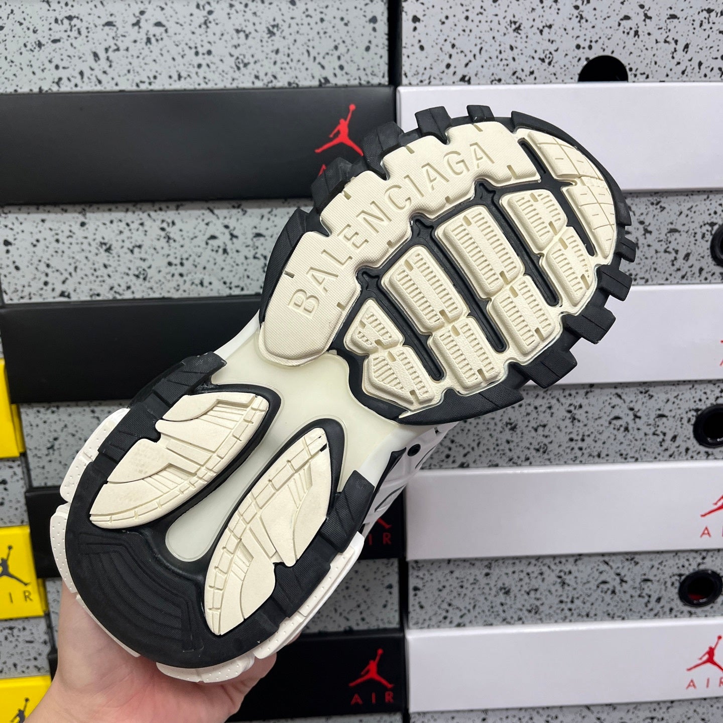 BLG Track White Black