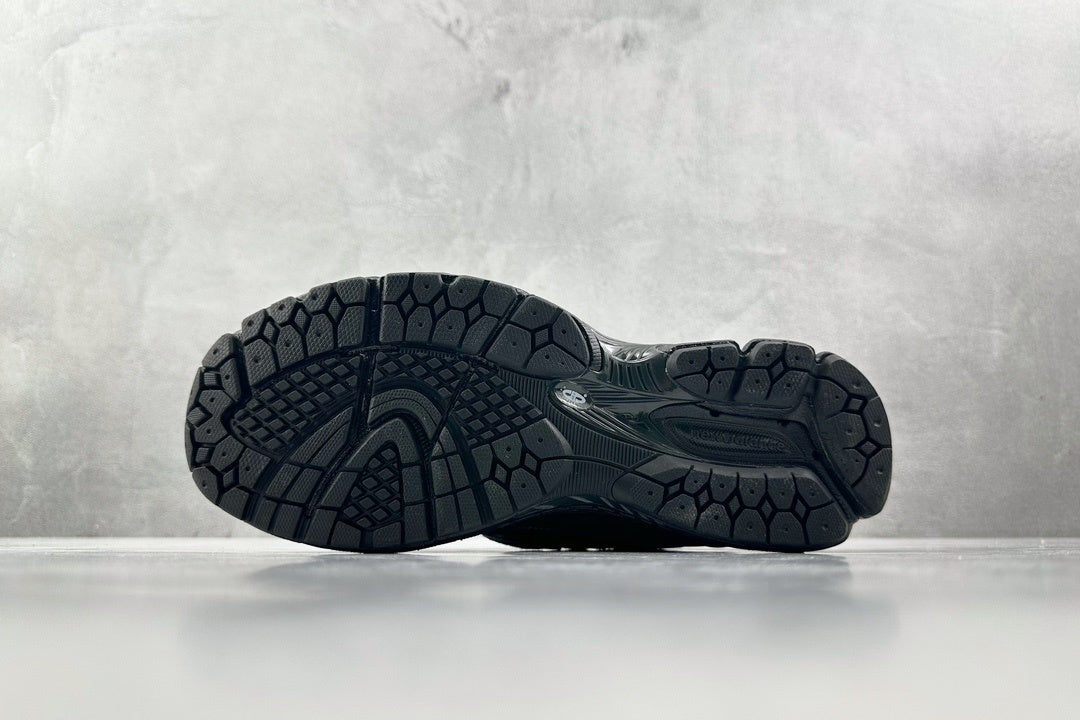 1906 Triple Black