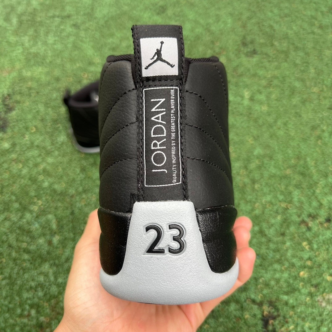 12 Fog Grey Black
