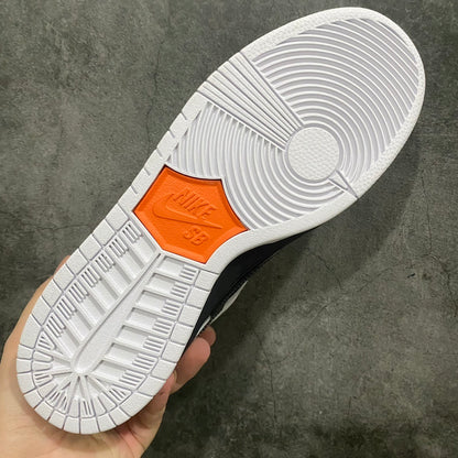 Dunk SB TIGHTBOOTH