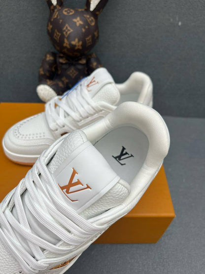 Trainer Orange