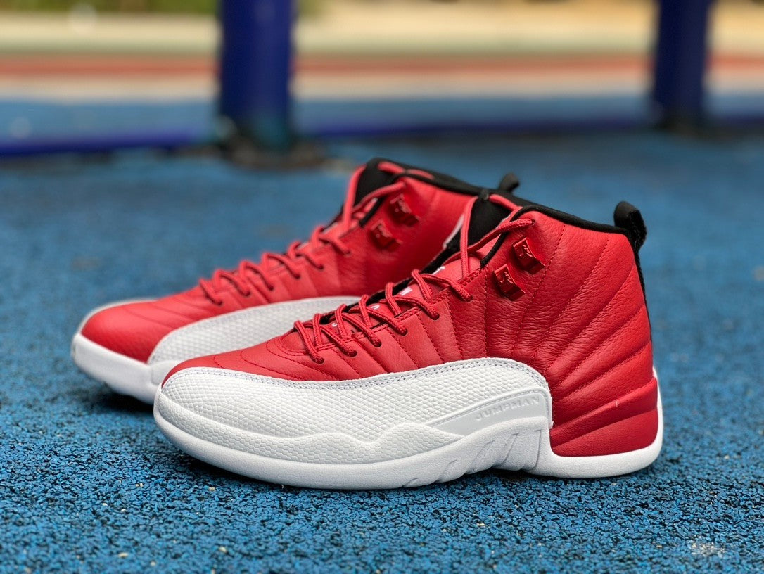 12 RED WHITE