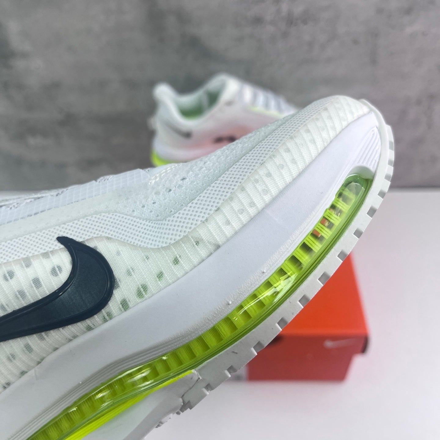 Pegasus Premium White