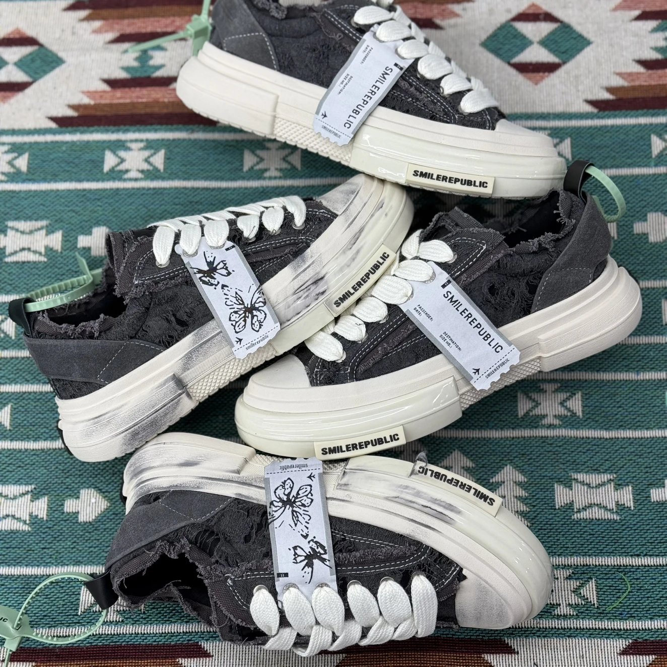Smile Republic Black