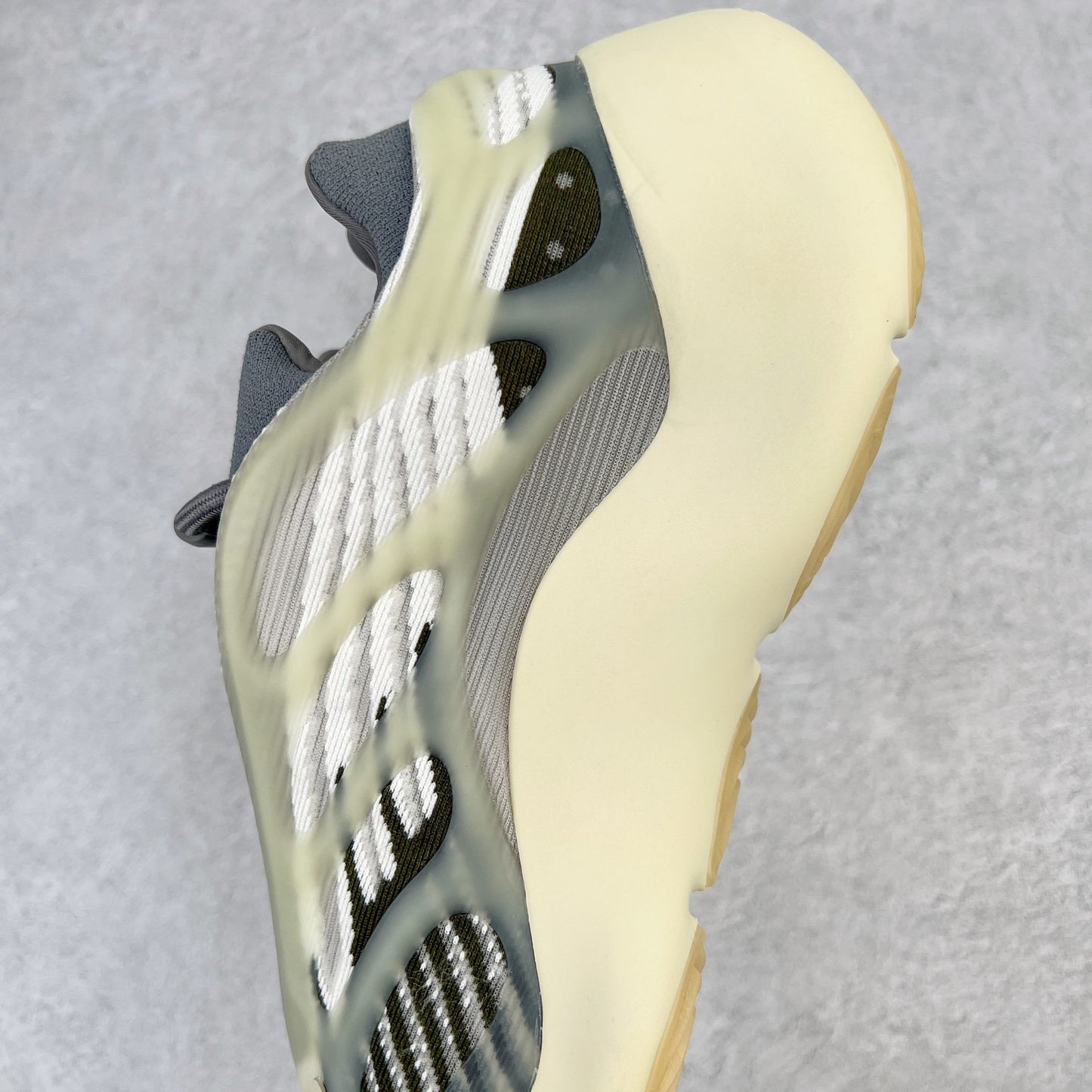 700 V3 Fade Salt