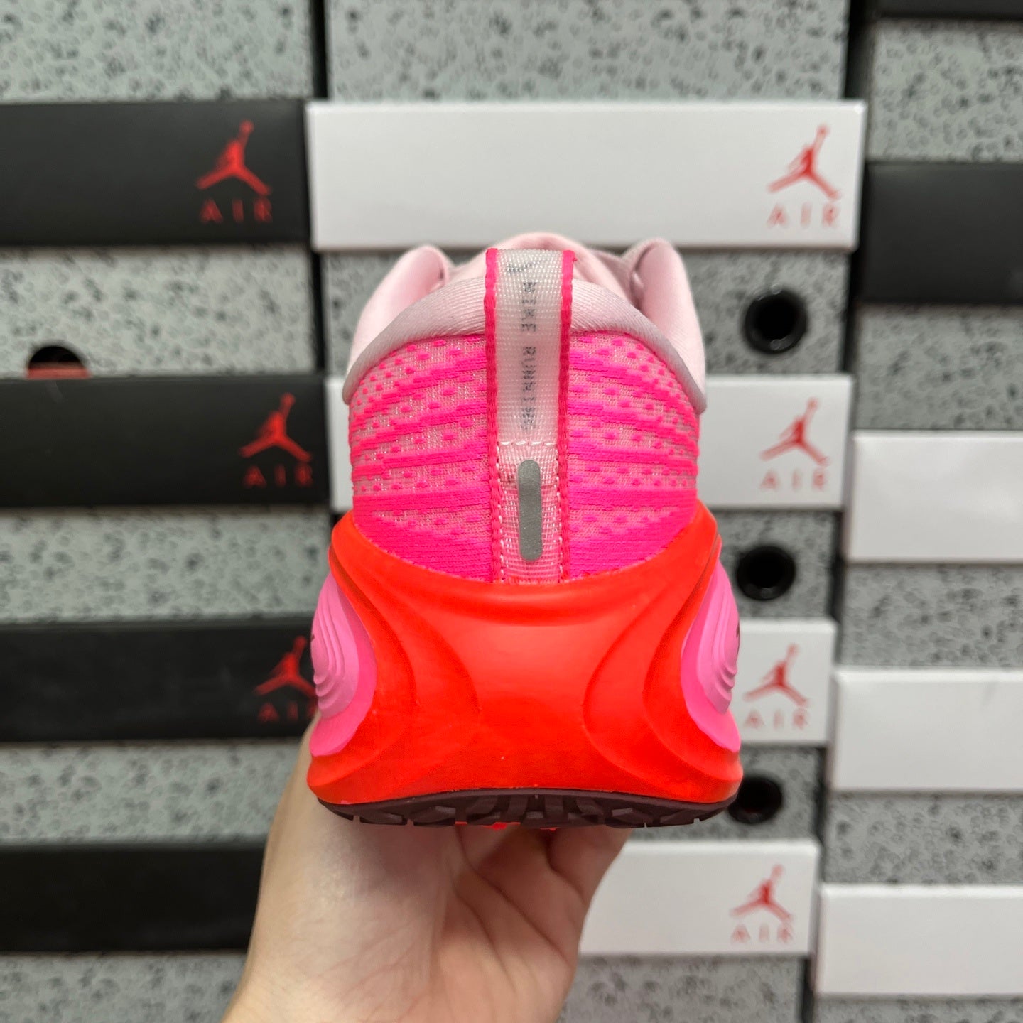 Vomero Plus Hyper Pink