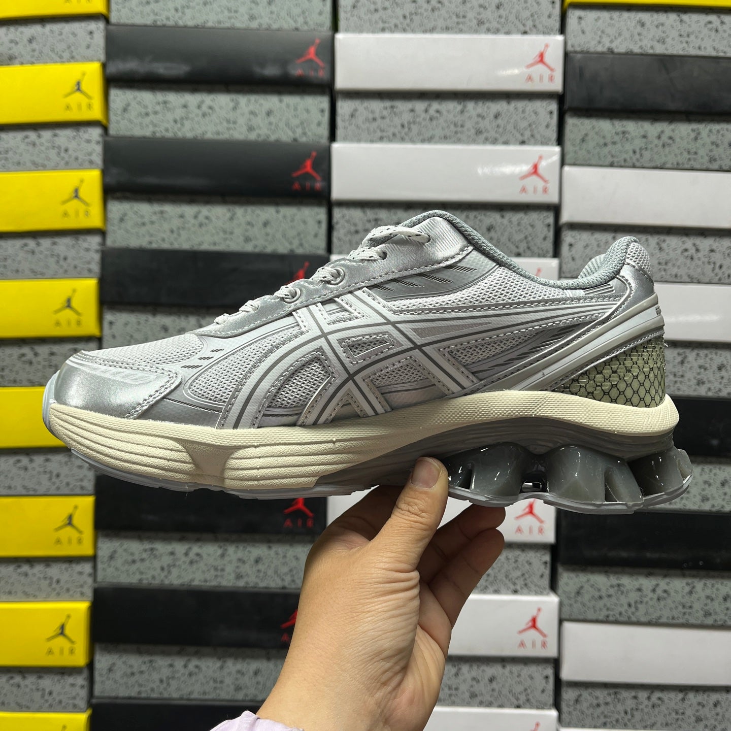 Gel-Kinetic Fluent White and Silver