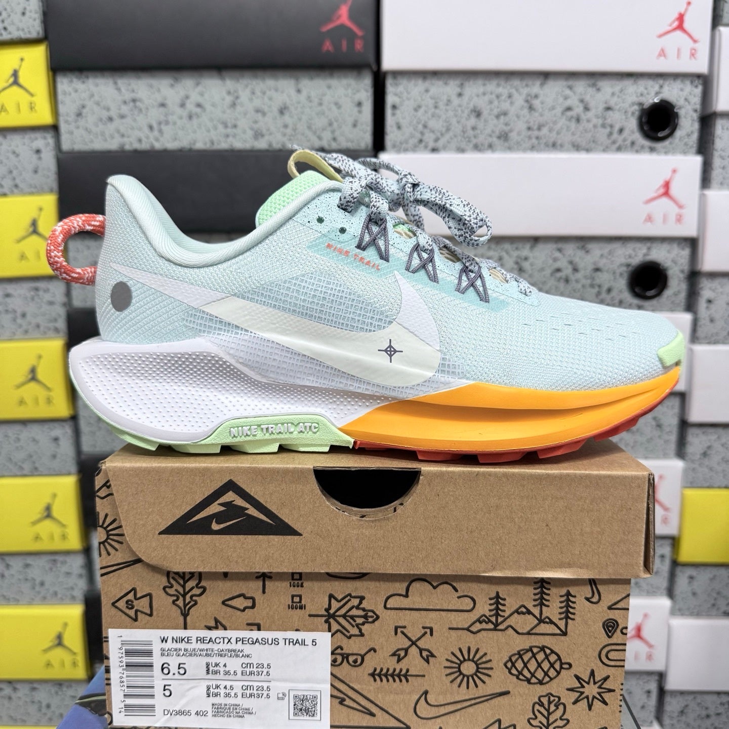 Pegasus Trail 5 Barely Green / Total Orange / Summit White