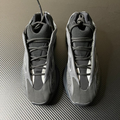 700 V3 Black