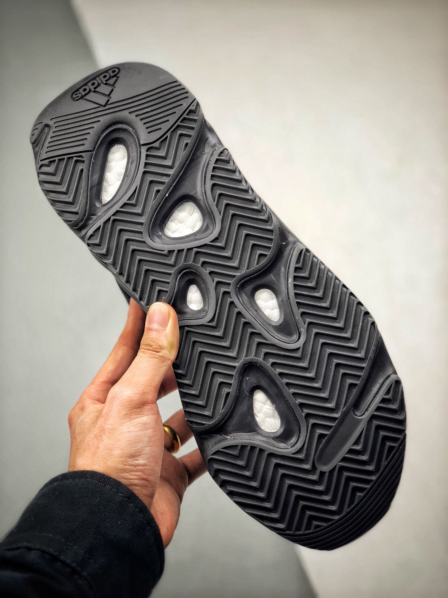 700 V2 Vanta