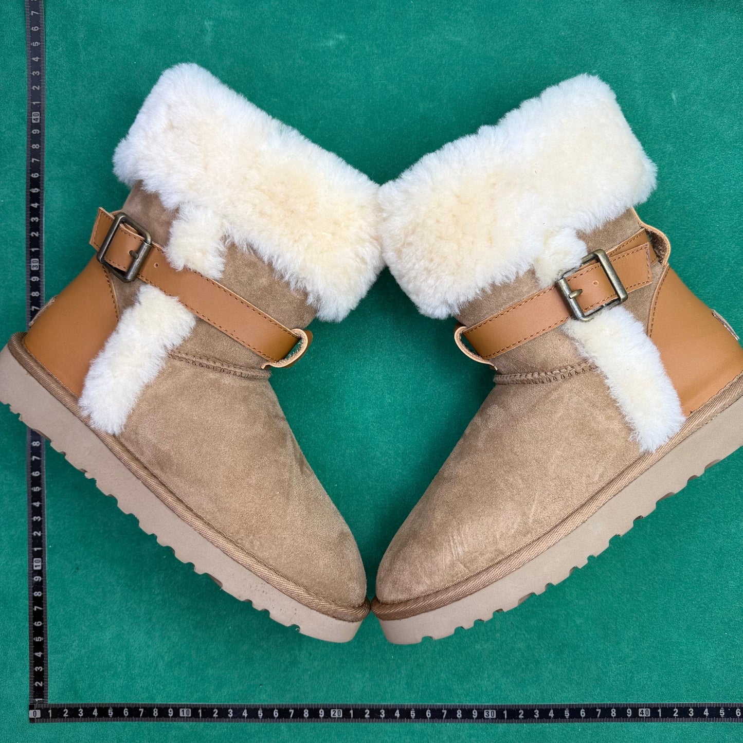 TT UGG CLASSIC ULTRA MINI