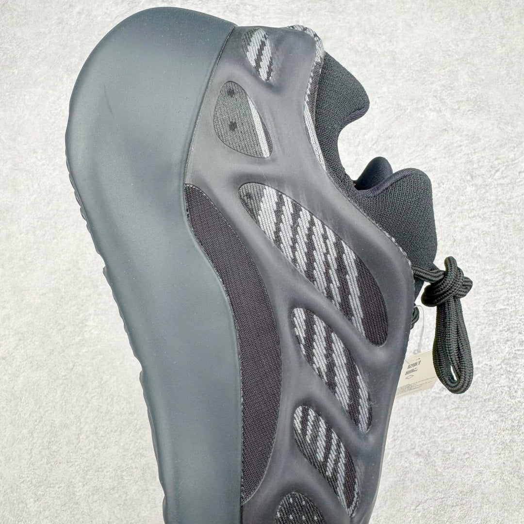 700 V3 Black Soul