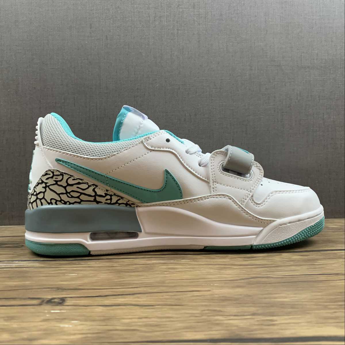 Legacy 312 White Turquois