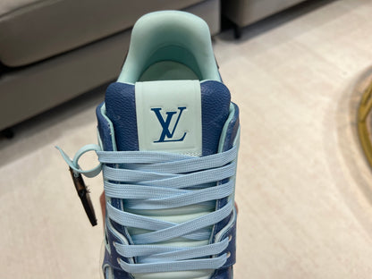 Trainer Blue