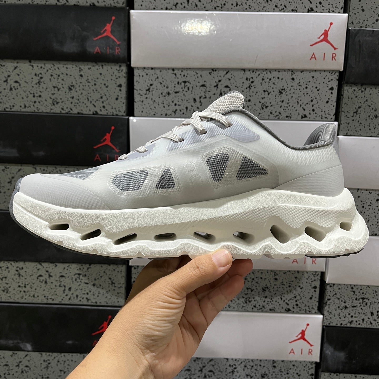 On Running Cloudtilt Remix Double Grey