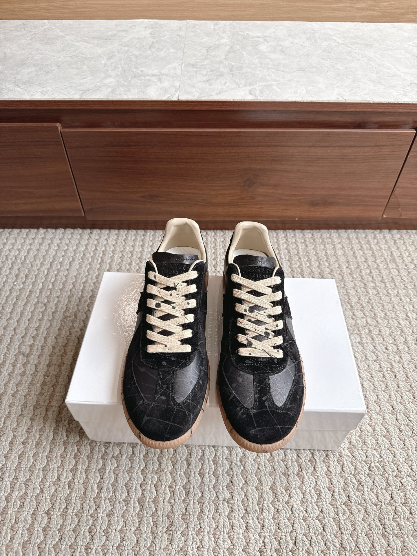 Maison Paint Black