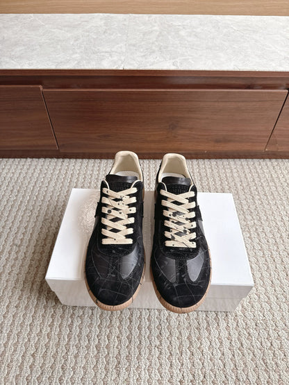 Maison Paint Black