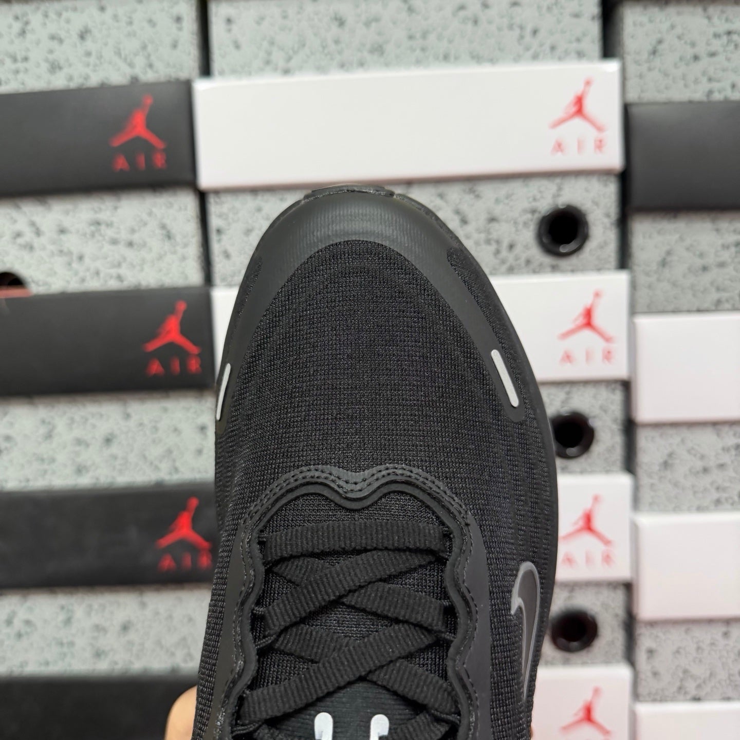 Vomero Plus Black Carbon Grey