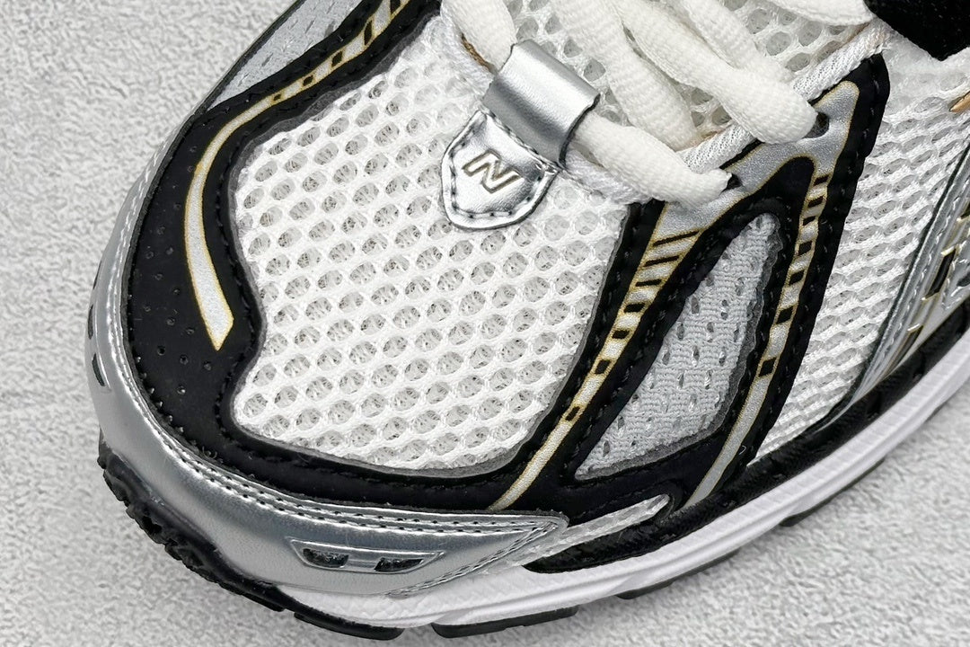 1906 White Gold Black