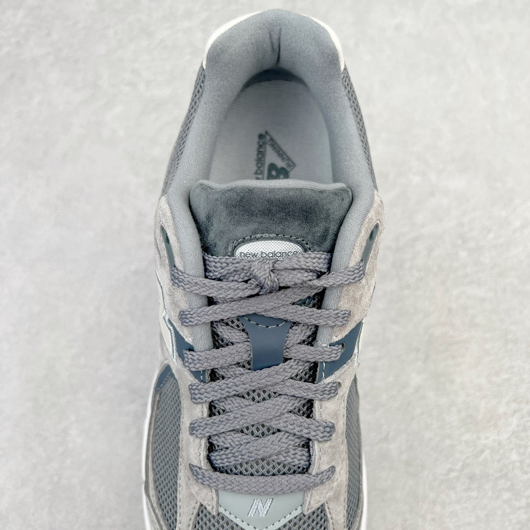 2002R Retro Grey