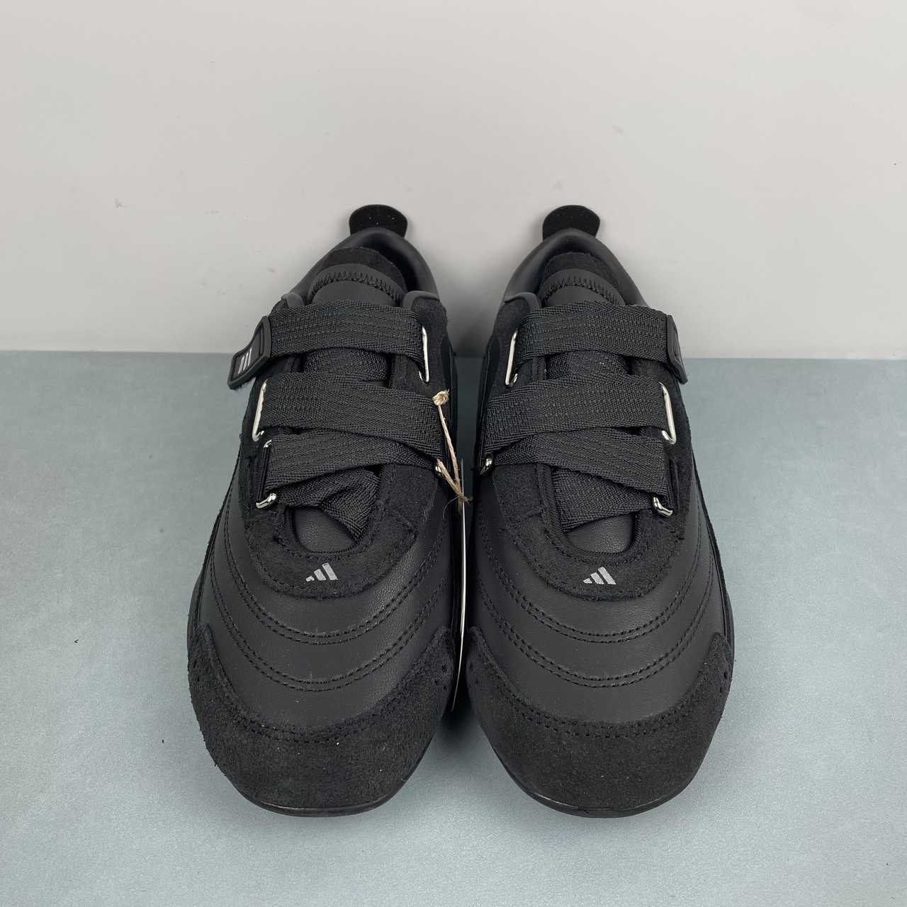 AD URBAN REVERIE All Black