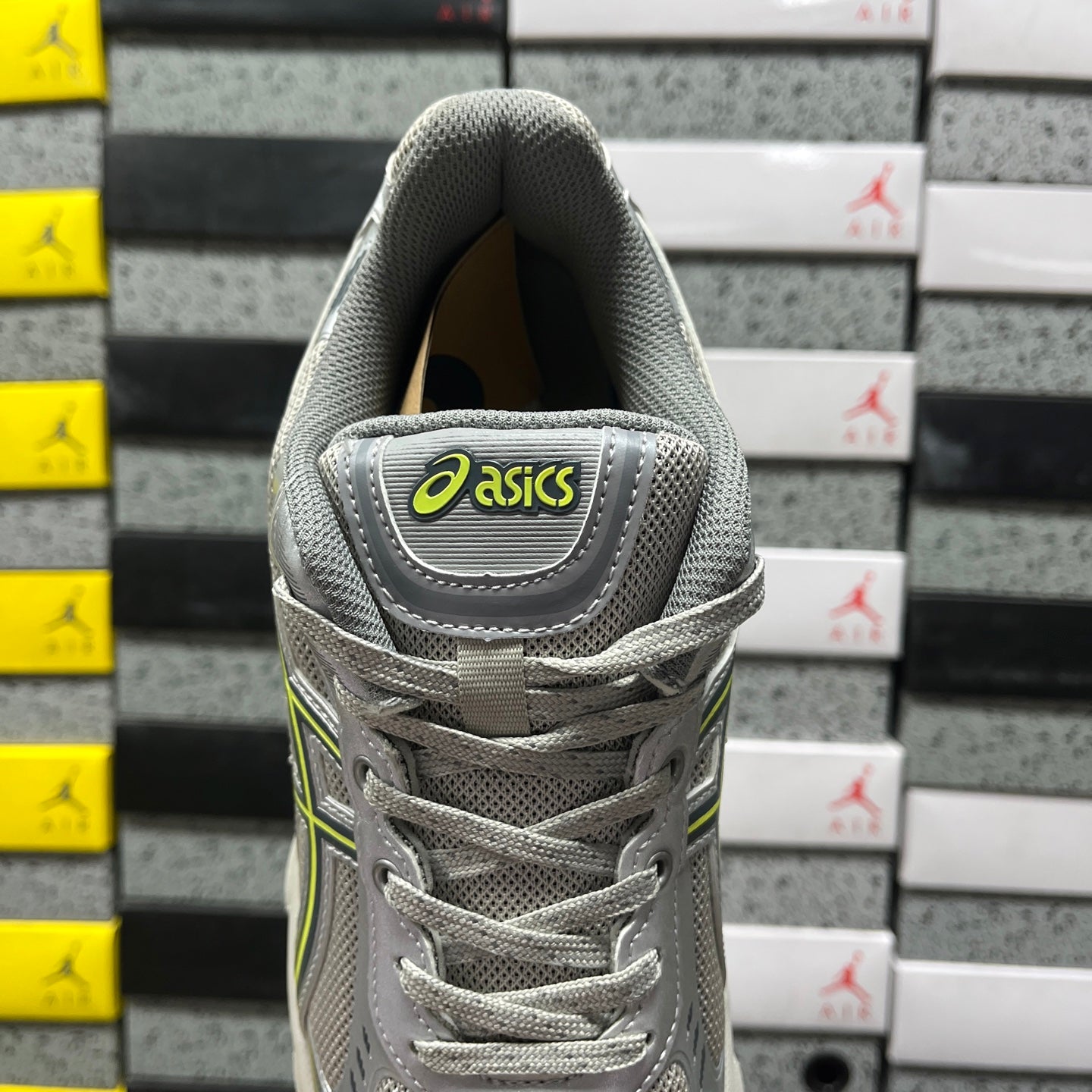 Gel-Kinetic Fluent Silver and Green