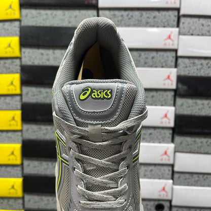 Gel-Kinetic Fluent Silver and Green