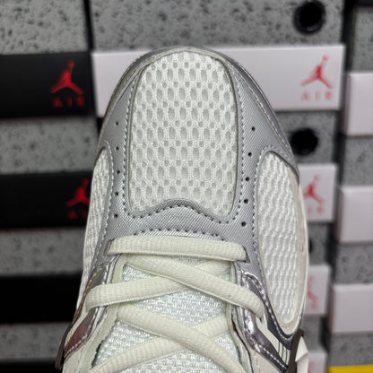 V5 RNR White / Brown