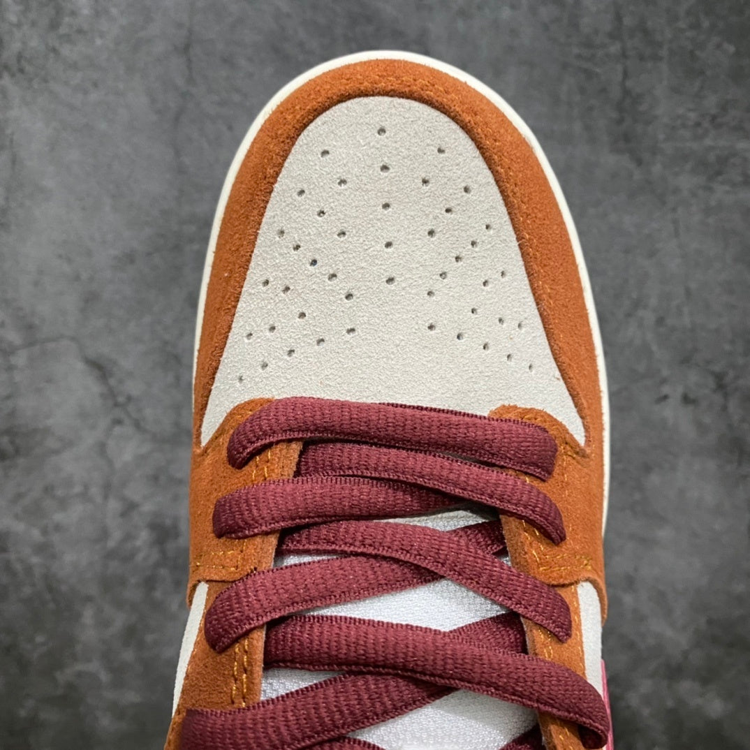 Dunk SB Dark Russet Cedar