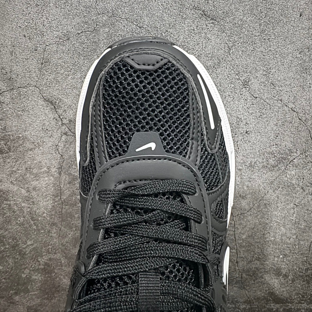 V2K Run Black & White