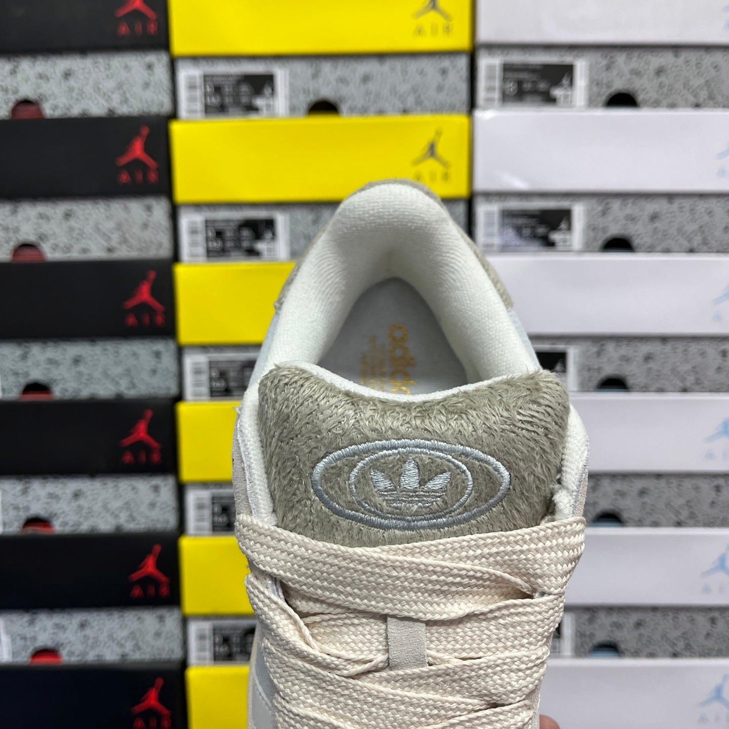 Campus Grey White