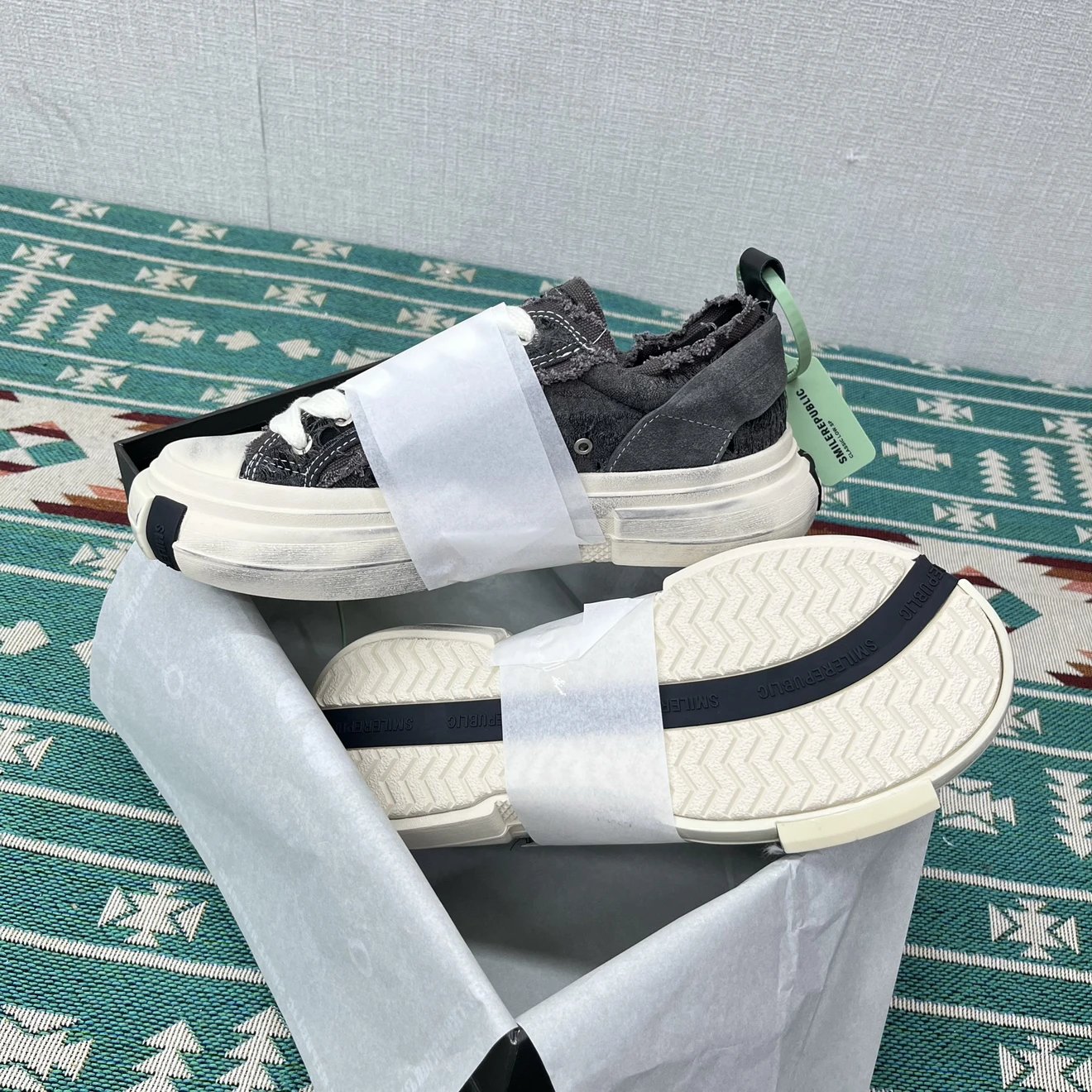 Smile Republic Black